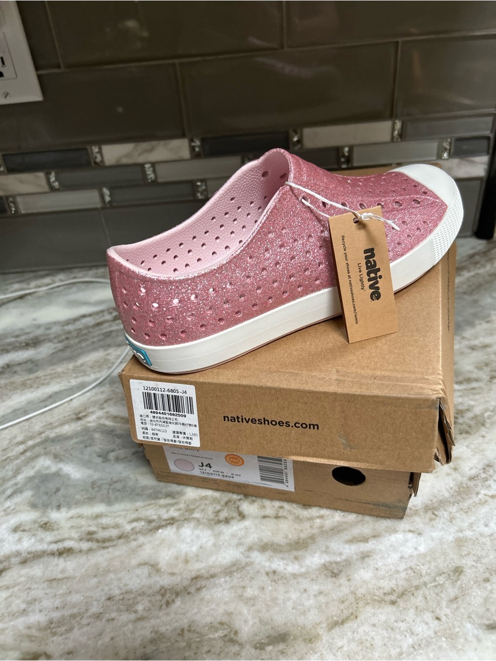 Native Big girls Sz J4 Jefferson Pink Sparkle Bling WaterProof Slip On Loafers